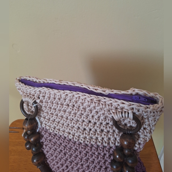Elegant Crochet Shoulder Bag in Purple and Tan - Picture 4 of 9